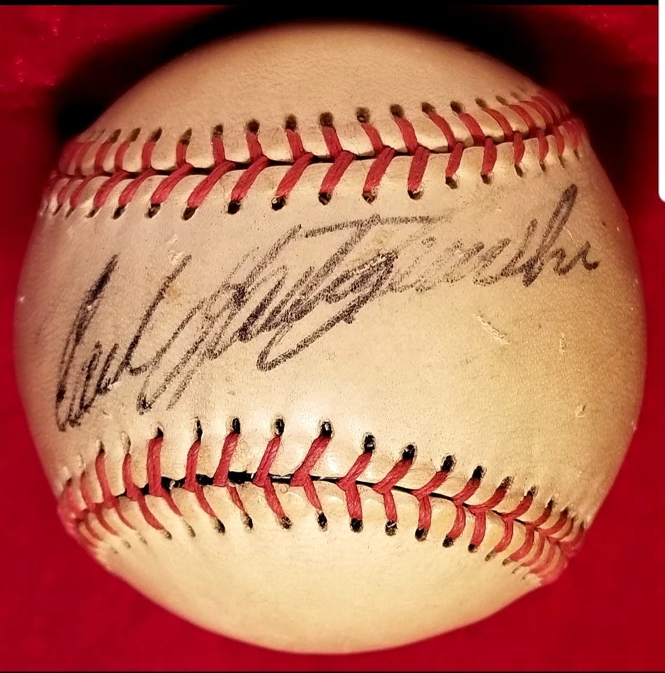 1960s CARL YASTRZEMSKI Signed Ball Boston Red Sox Team HOF vtg JSA Triple Crown - Image 1 of 4