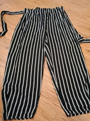 Pantalones boho Angie blancos y negros a rayas cintura corbata para mujer talla pequeña Foto 1 de 4