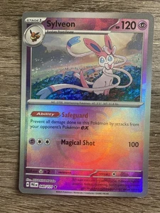 Holograma Sylveon (Master Ball Pattern) 040/131 Sv: Prismatic Evolutions - Imagen 1 de 2