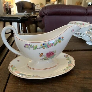 Spode FAMILLE ROSE generous sauceboat w/attached liner, mint - Picture 1 of 5