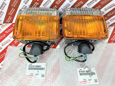Toyota Land Cruiser FJ40 BJ40 Genuine Front Turn Signal Lights Lamps LH & RH OEM - Image 1 of 4