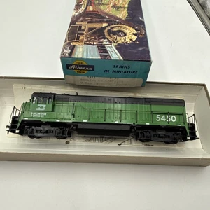 LOCOMOTORA DIÉSEL FICTICIA ATHEARN 3411 HO BURLINGTON NORTH U28B #5450 EN CAJA - Imagen 1 de 18