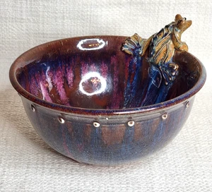 Vintage Handarbeit Schale Frosch Figur lila blaue Glasur strukturiert außen - Jun Ware - Bild 1 von 10