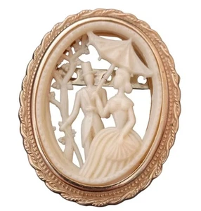 Vintage Coro Hof Szene Kamee Brosche Anstecknadel Elfenbein Zelluloid goldfarben Art Deco - Bild 1 von 2