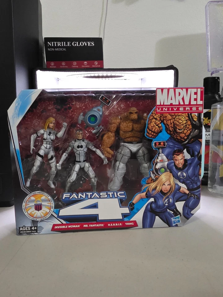 Marvel Universe FANTASTIC FOUR - Paquete de 4 figuras de acción Hasbro de coleccionista NUEVO Foto 1 de 4