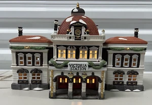 Dickens Village Series Victoria Station 1989 w/ Lightbulb Dept 56 Free Shipping - Picture 1 of 24