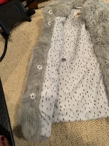 ZARA Girls Faux Fur Gray Vest - Size 8/9 - Picture 1 of 4