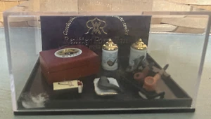Neu Reutter Porzellan Pfeife & Zigarre Humidor Streichholzschachtel Set Puppenhaus Miniatur Neu im Karton - Bild 1 von 1