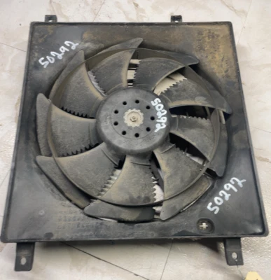 Ventilador condensador radiador motor de refrigeración eléctrico Suzuki SX4 2007-2013 FABRICANTE DE EQUIPOS ORIGINALES Foto 1 de 4