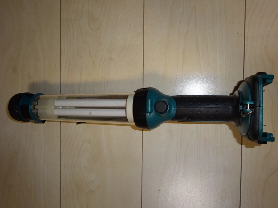 Makita Rechargeable Work Light ML184 18V (DC14.4V) Makita  Work Light Body Only - Image 1 of 4