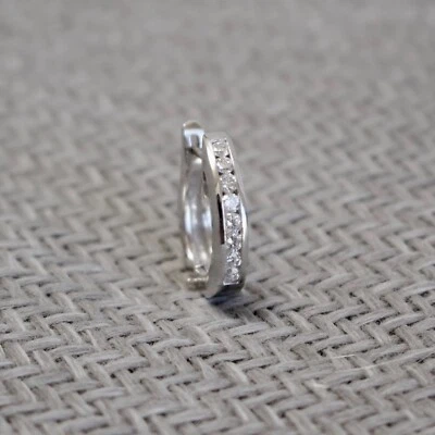 PENDIENTE ARO DIAMANTE NATURAL CONJUNTO CANAL UN TERCER QUILATE ORO BLANCO 14K ÚNICO Foto 1 de 4