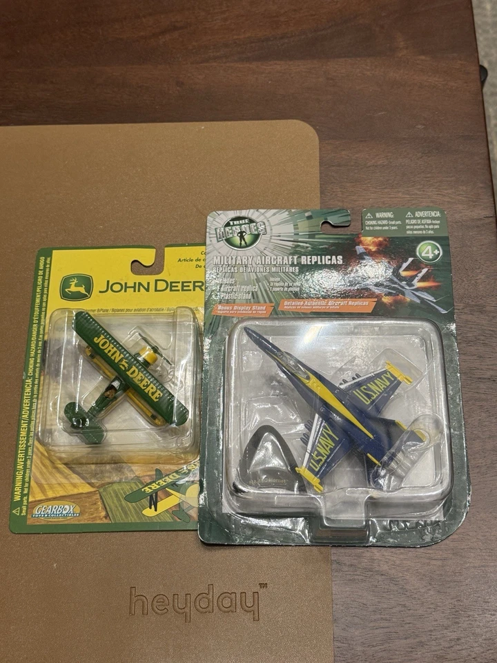 Lote de 2 aviones 2006 caja de cambios John Deere y Estados Unidos Marina Die Cast Metal Foto 1 de 1