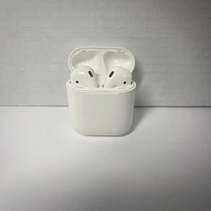 Apple AirPods 1. Generation In-Ear-Kopfhörer mit Ladecase - Weiß - Bild 1 von 5