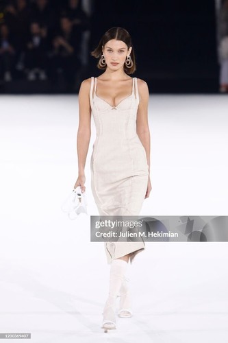 Abito media lunghezza in lino Jacquemus passerella L'Année 97 mai indossato