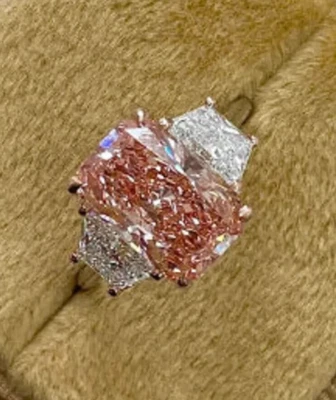 Кольцо из золота 14 карат с тремя яркими розовыми бриллиантами выращенными в лаборатории сияющей огранкой 4,20 карата - Изображение 1 из 4