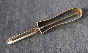 Ekco Slip Pruf Nee Action Vegetable / Potato / Fruit Peeler - Picture 1 of 3