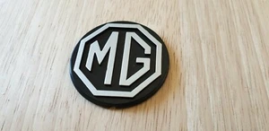 BADGE MGB GT LE black silver HORN Steering Wheel Centre MG CHA747 emblem motif - Picture 1 of 4