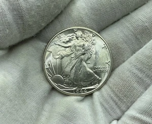 1944-P Walking Liberty Half Dollar BU M256 - Picture 1 of 2