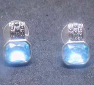 Vintage silberfarbene blaue Strass Ohrstecker - 0,75" (525) - Bild 1 von 3