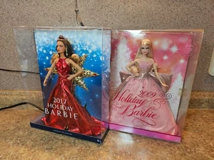 Holiday Barbies ~ Holiday 2009 #N6656 y Holiday 2017 #DYX41 ~ 2 muñecas nuevas en caja - Imagen 1 de 11