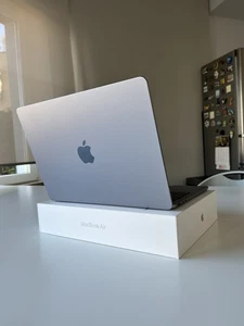 Apple MacBook Air M2, 13,6", 256GB SSD, 8GB RAM - Foto 1 di 6