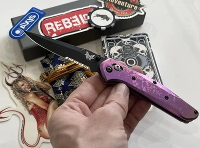 Benchmade 943S Osborne 1/1 TITANIO PÚRPURA Especial LIMITADO RARO MOTOCICLISTA Clase Foto 1 de 4