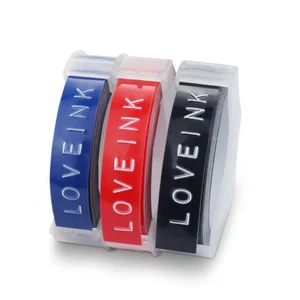 3x Schriftband Prägeband Schwarz Rot Blau 9mm für DYMO Omega Beschriftungsgerät - Bild 1 von 6