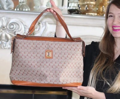 BOLSO DE VIAJE GRANDE JUDITH LEIBER DE LONA CON MONOGRAMA de cuero Foto 1 de 4