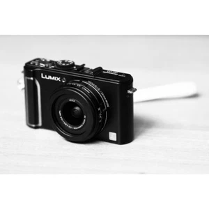 Panasonic LUMIX DMC-LX3 Digital Camera 10.1 MP 2.5x Optical Zoom Built-in Flash - Bild 1 von 11