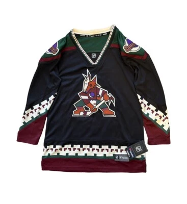 Camiseta deportiva de hockey negra para mujer Arizona Coyotes Kachina Fanatics Breakaway mediana Foto 1 de 4