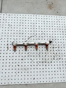 FUEL RAIL W/INJECTORS SUZUKI DF115 90-140 HP 4 STROKE 👍 - Picture 1 of 6