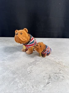 Juego de 2 Estatuillas Bulldog Británico Union Jack Bobble Asintiendo Cabeza Ga0 - Imagen 1 de 15
