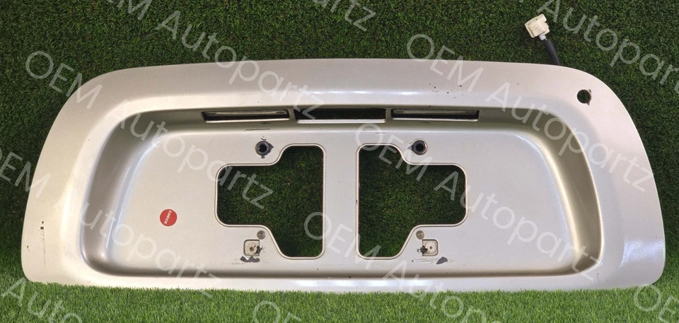 Puerta levadiza trasera Toyota Sequoia 2001-2007 soporte placa pestillo adorno OEM Foto 1 de 4