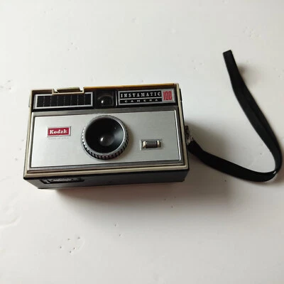 Kodak instamatic 100  collection appareil photo avec étui cuir, ampoules flash - Photo 1/4