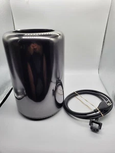 Apple Mac Pro 2013 12 Core 2.7GHz 32GB RAM 256GB SSD Dual D300 GPU - Picture 1 of 3