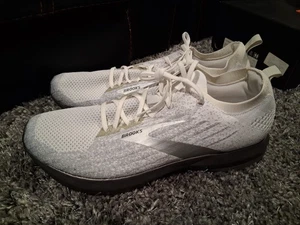 HERREN GRÖSSE 14 - NEU - Brooks Levitate 3 grau/weiß Laufschuhe KOSTENLOSER VERSAND - Bild 1 von 6