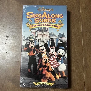 VHS Disney Lieder mitsingen - Disneyland Fun It's A Small World Neu Versiegelt - Bild 1 von 12