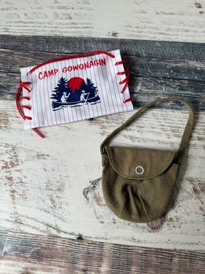 Muñeca American Girl MOLLY Equipo de Camping - Bolsa Oliva y Siéntate Solo 2010 Foto 1 de 4