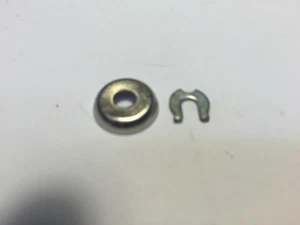 ACCELERATOR PUMP SPRING CLIP FOR STROMBERG 97 STYLE OR 48 CARBURETORS (S-9637)  - Bild 1 von 3