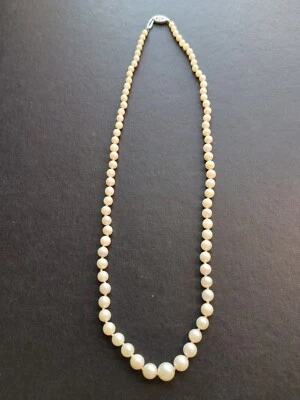Hermosa cadena de perlas cultivadas de colección en original Caja 14 K en pestillo 18 pulgadas de largo  Foto 1 de 4