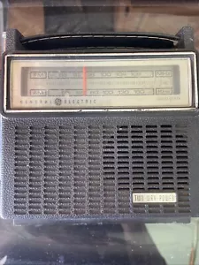 Vintage General Electric Solid State Two-Way Power AM FM Portable Radio 7-2810F - Picture 1 of 9