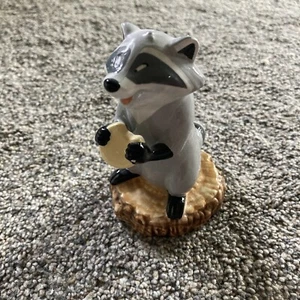 Disney's Pocahontas Meeko Waschbär 4" Keramik Figur Statue Figur Vintage - Bild 1 von 4