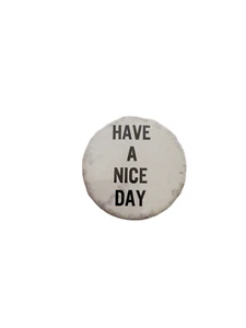Camisa redonda de metal de colección de 1970 ""Have a Nice Day"" o pasador palo de sombrero. - Imagen 1 de 1