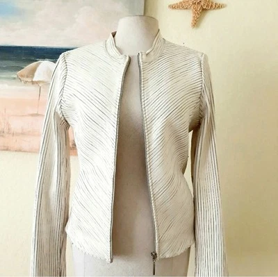 Jaqueta de couro Bebe dourada creme blazer com zíper tamanho XS feminina linda em excelente estado usado - Imagem 1 de 4