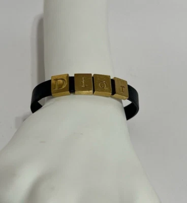 Antiga pulseira Christian Dior por John Galliano couro preto logotipo dourado - Imagem 1 de 4