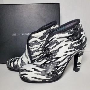 NEW United Nude Black White Fold Mid Ankle Boots Heels Size 6.5 (37 EU) w/ Box - Picture 1 of 12