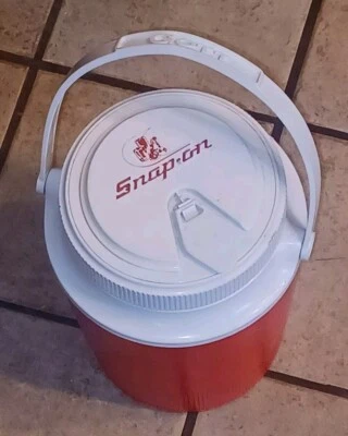 HERRAMIENTAS A PRESIÓN Gott Rubbermaid Modelo #1502 Rojo 1/2 Galón Enfriador de Agua Jarra Mango Foto 1 de 3