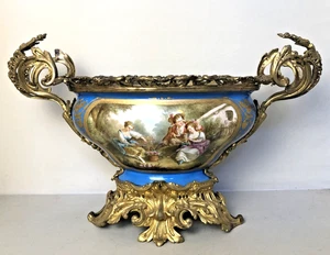 Bedeutendes antikes französisches Sevres Mark Porzellan mit vergoldeter Bronze Herzstück. - Bild 1 von 23