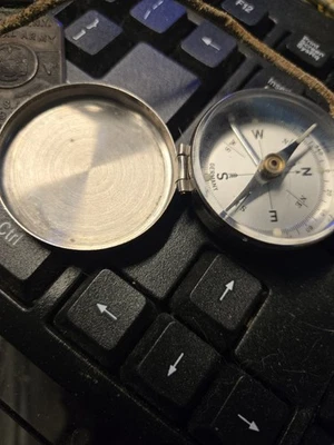 Brújula de bolsillo antigua pequeña alemana de colección sin marca 2" Foto 1 de 4