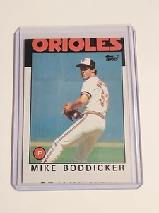 Tarjeta de béisbol 1986 Topps #575 Mike Boddicker Baltimore Orioles error mal cortado  - Imagen 1 de 2